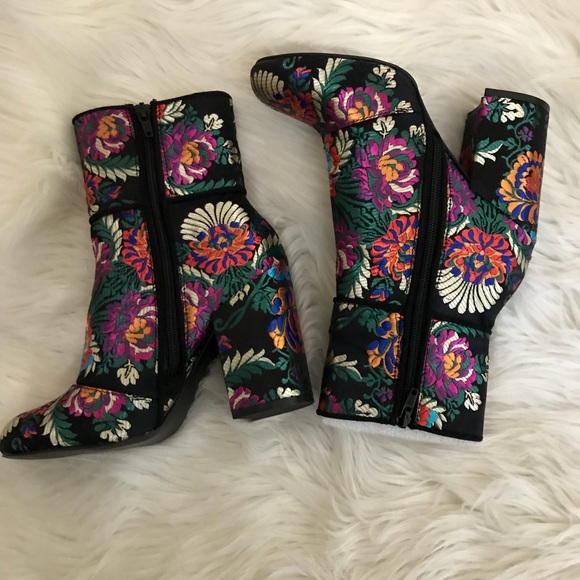 Steve Madden Goldie Block Heel Mid Boot - Picture 3 of 4